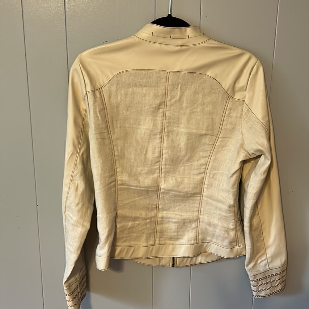 C2 Studio Cream Jacket Size Medium - Picture 2 of 2